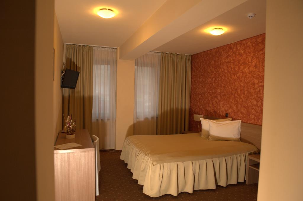 Hotel Mariflor Gherla Exterior foto